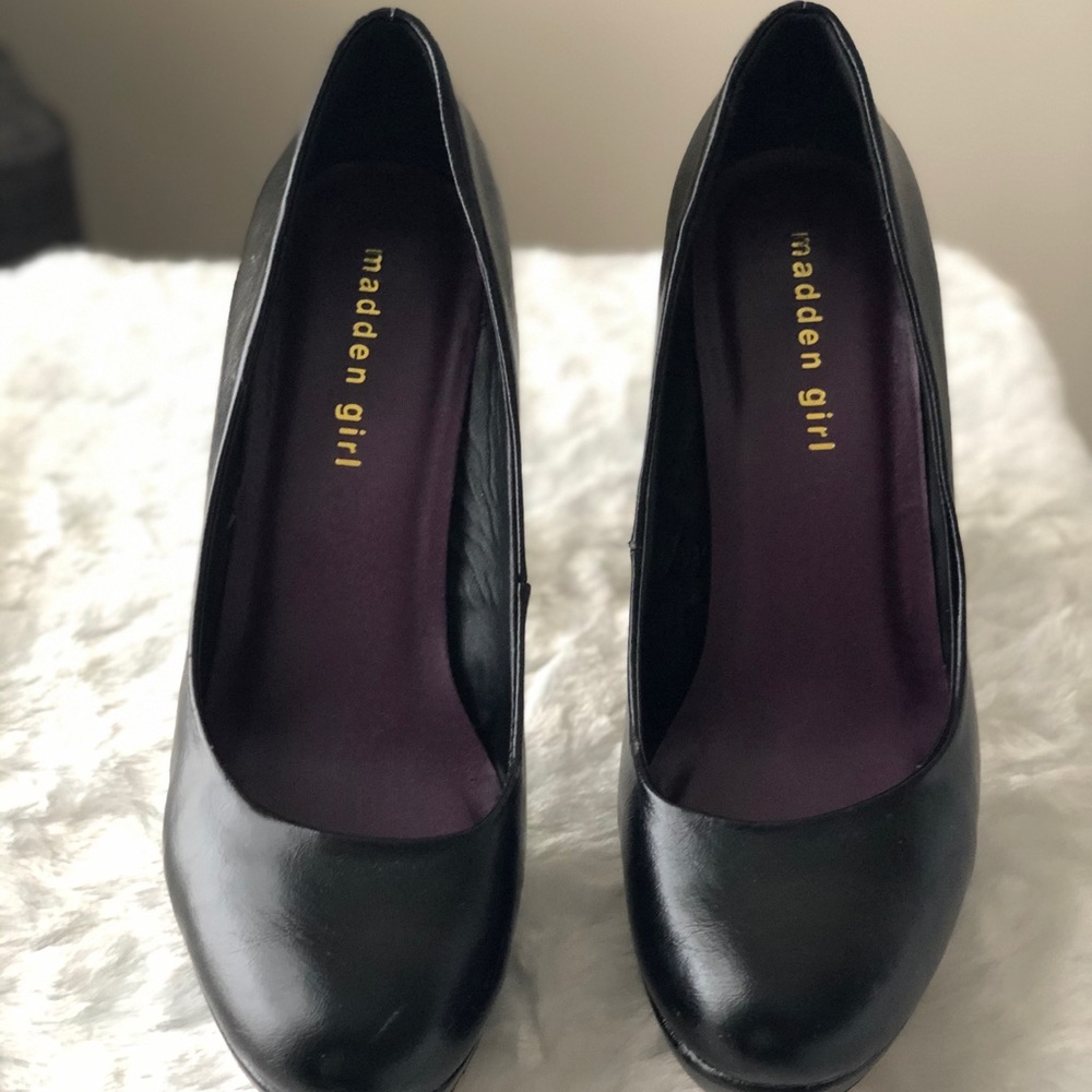 Madden Girl Black Platform Pumps